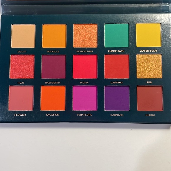 Ace Beauté nostalgia eyeshadow - Picture 4 of 5